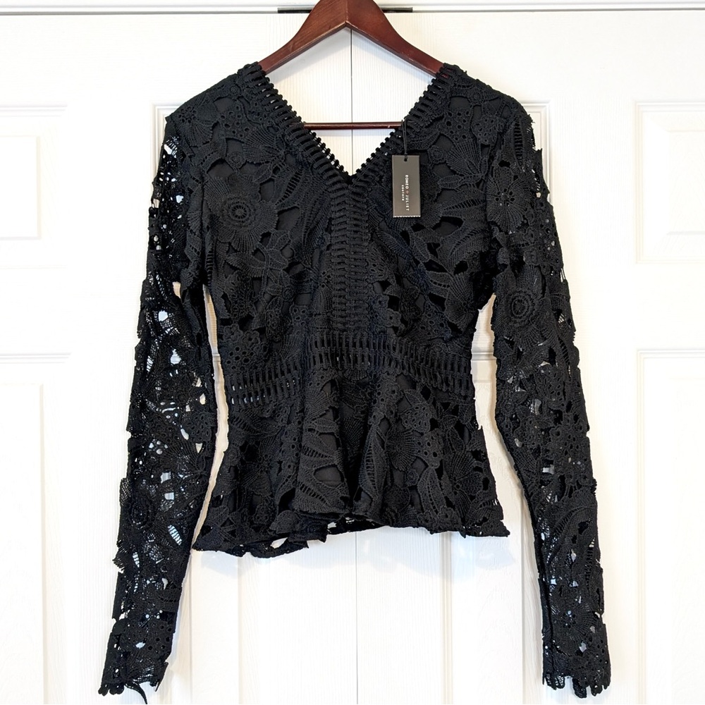 NWT Romeo & Juliet Couture Black Floral Embroidered Peplum Blouse Size Medium